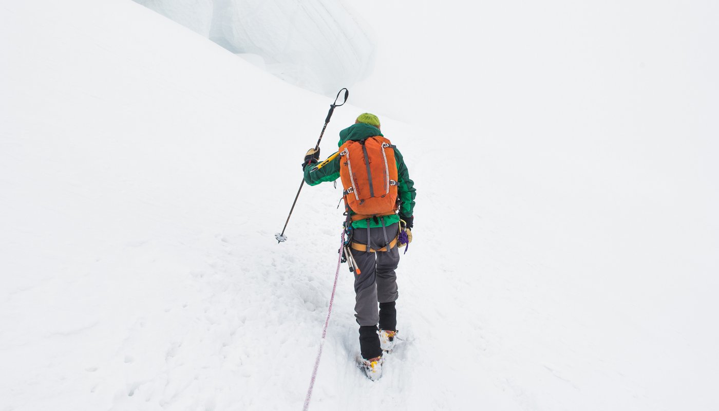 trekking-in-snow_h.jpg