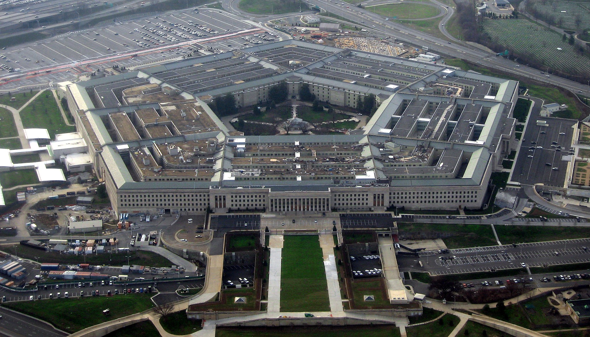 2048px-The_Pentagon_January_2008.jpg