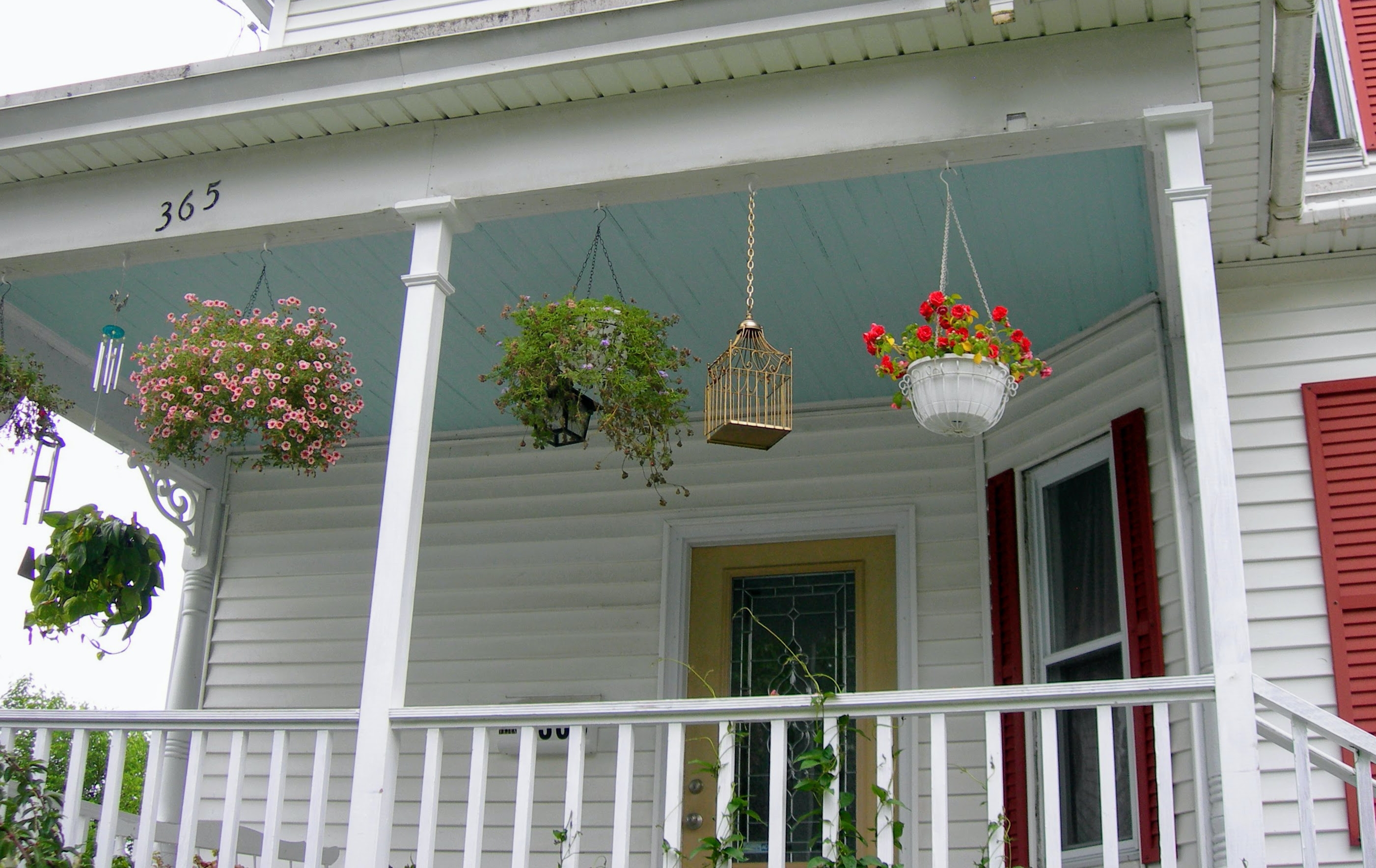 Haint_blue_Victorian_porch_ceiling.jpg