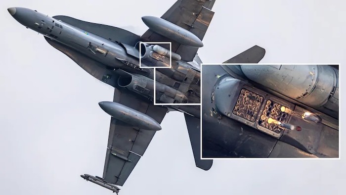 F/A-18D Horney deploying cartridges
